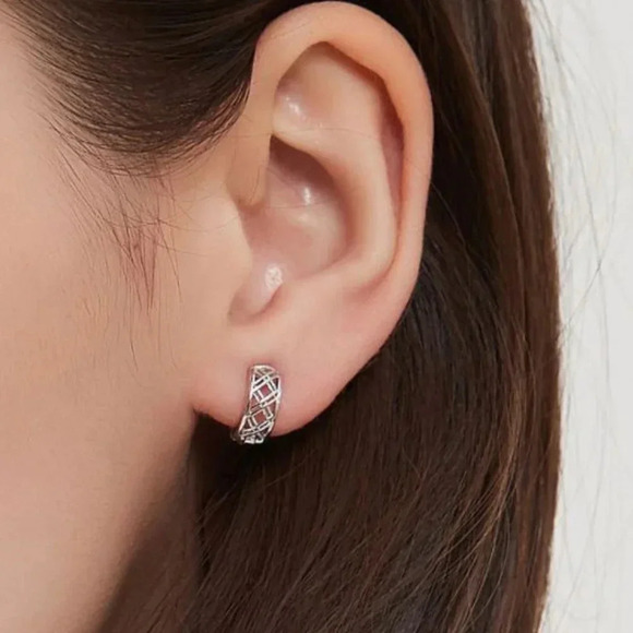 925 Sterling Silver Minimalist Huggie Hoop Earrings - Picture 2 of 9